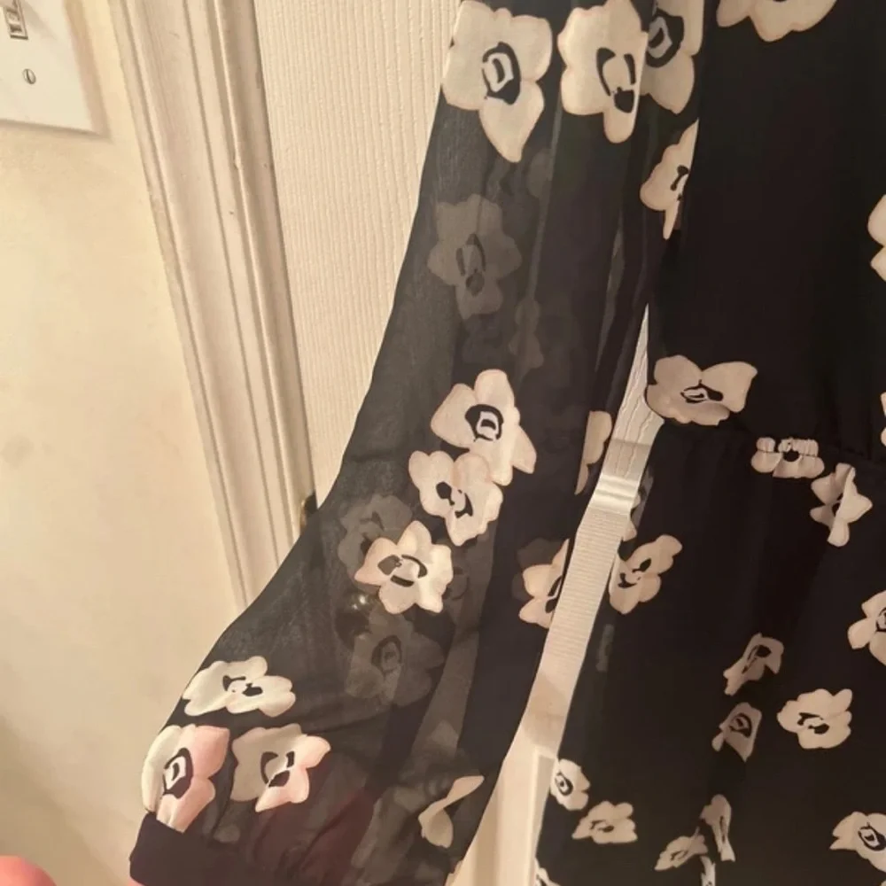 Express Monochrome Floral Long Sleeve Dress - Picture 3 of 4